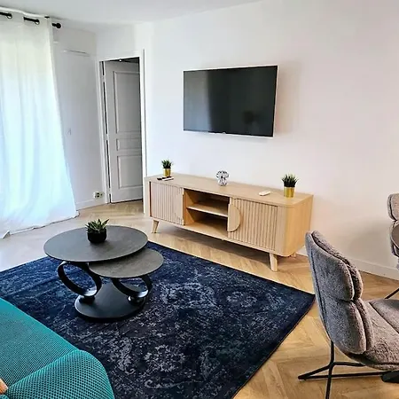 Apartment L'elegant 3p, 2ch, 2sdb, Clim, Wifi Gratuit, Parking Prive